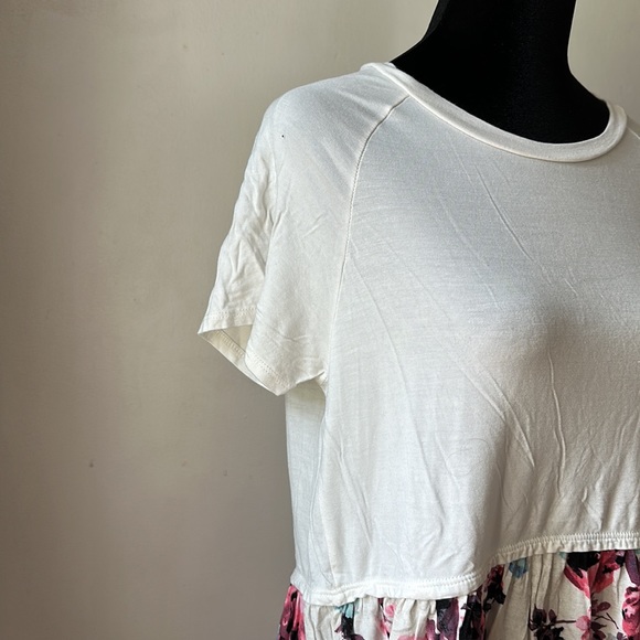 Color Block Floral Top - Picture 2 of 6